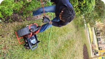 Service worker using a Service camera for an inspection